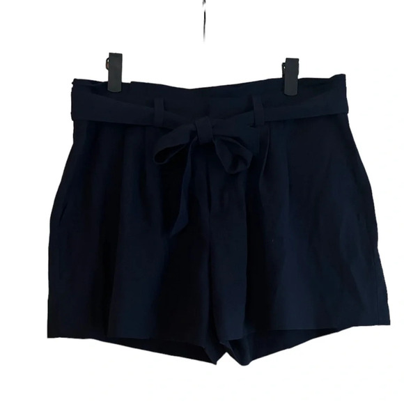 NWT BANANA REPUBLIC PAPERBAG 4” NAVY BLUE SHORTS - Picture 1 of 6